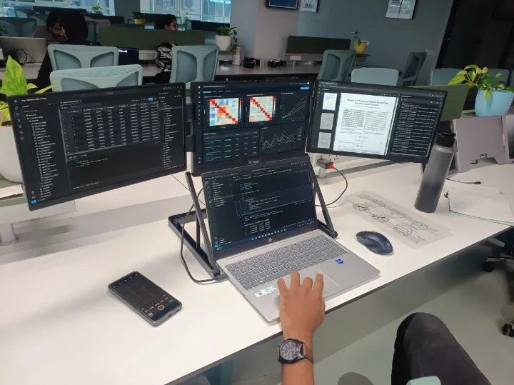 four screen setup for data analysis