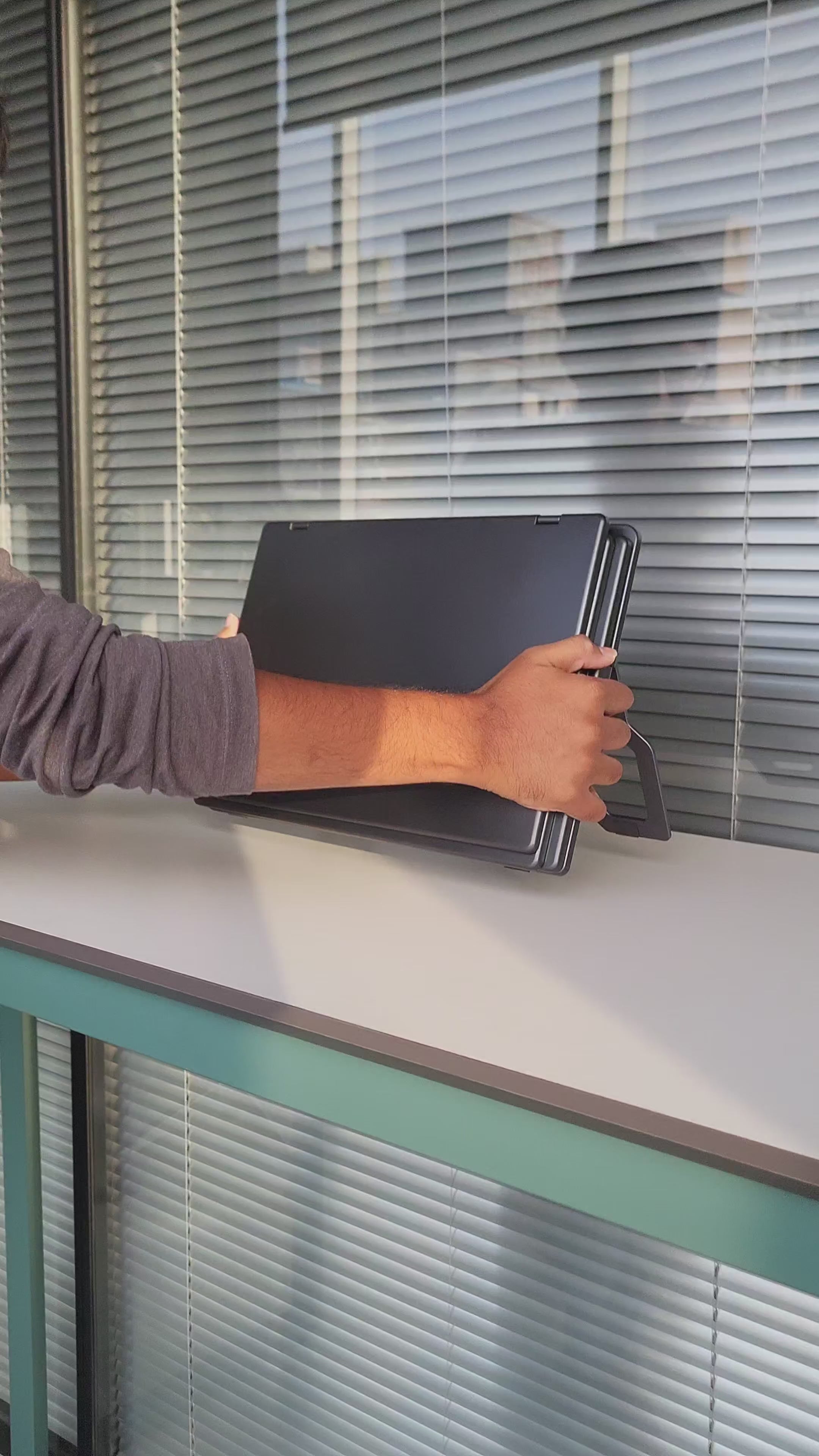 Load video: <h2></h2><ol><li>Unfold the stand</li><li>Open the screens</li><li>Connect it to your laptop via USB-C</li><li>You’re ready to work, play, and unwind.</li></ol>